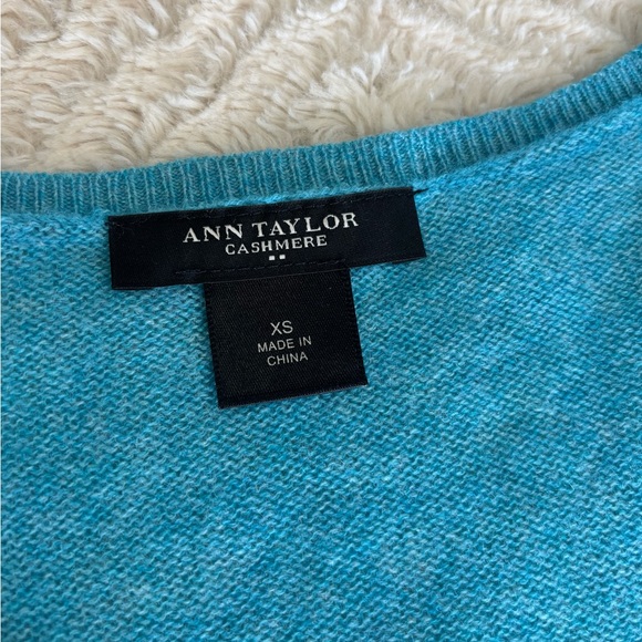 Ann Taylor Cashmere Turquoise V-Neck Women’s Sweater size: XS - Picture 6 of 8